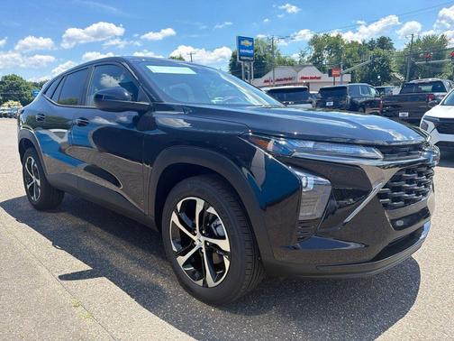 Mosaic Black Metallic 2026 Chevrolet Trax 1RS