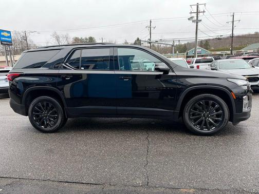 Mosaic Black Metallic 2023 Chevrolet Traverse RS