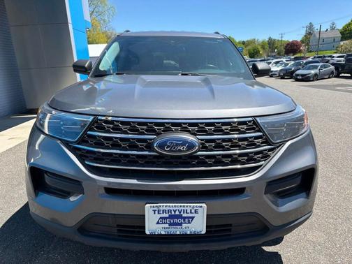 Gray Metallic 2022 Ford Explorer XLT