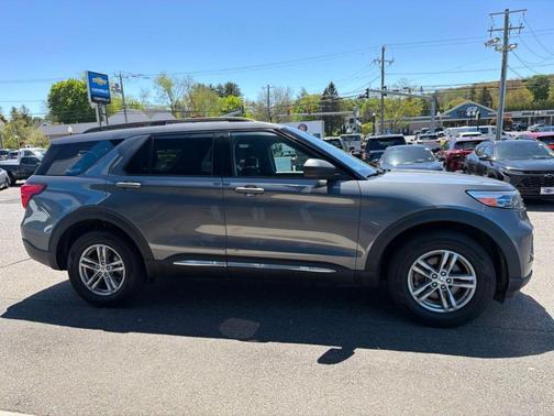 Gray Metallic 2022 Ford Explorer XLT