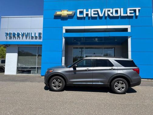 Gray Metallic 2022 Ford Explorer XLT