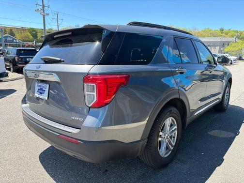 Gray Metallic 2022 Ford Explorer XLT