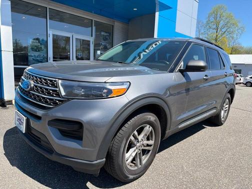 Gray Metallic 2022 Ford Explorer XLT