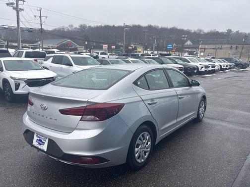 2019 Hyundai ELANTRA SE