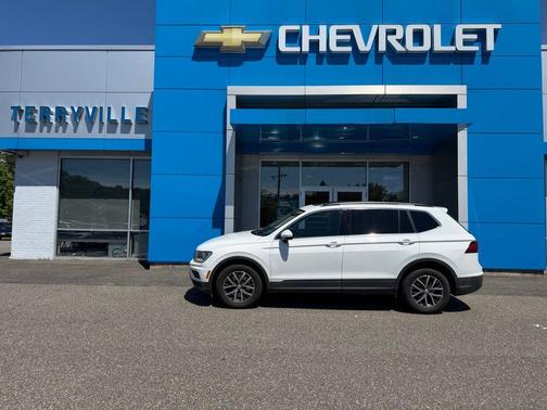 Pure White 2019 Volkswagen Tiguan 2.0T SE