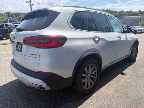 Mineral White Metallic 2023 BMW X5 xDrive40i