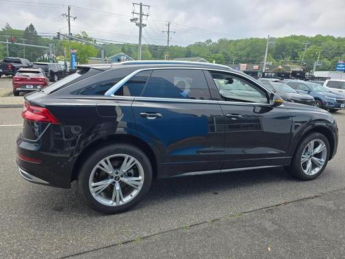 2022 Audi Q8 55 Premium Plus