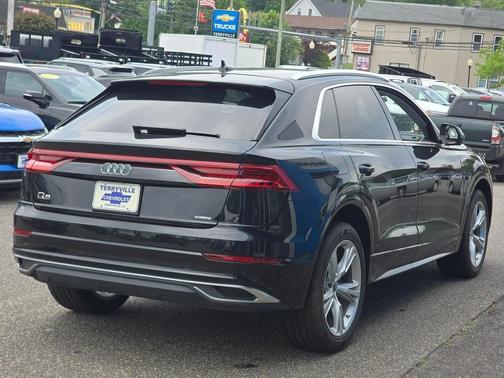 2022 Audi Q8 55 Premium Plus