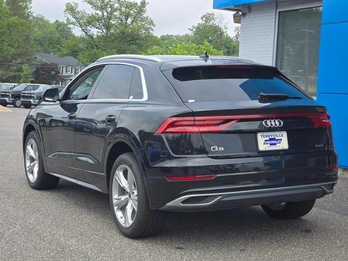 2022 Audi Q8 55 Premium Plus