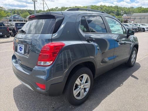Shadow Gray Metallic 2022 Chevrolet Trax LT
