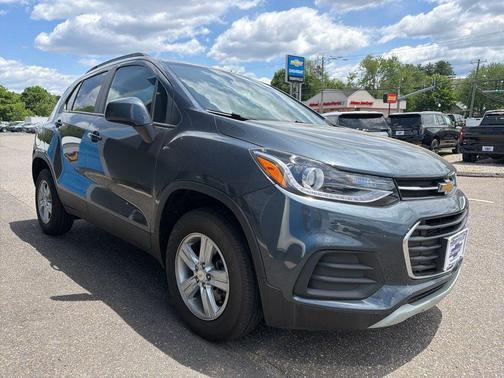 Shadow Gray Metallic 2022 Chevrolet Trax LT