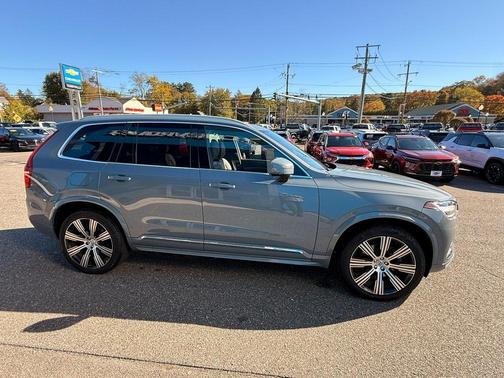 2022 Volvo XC90 T6 Inscription 7 Passenger