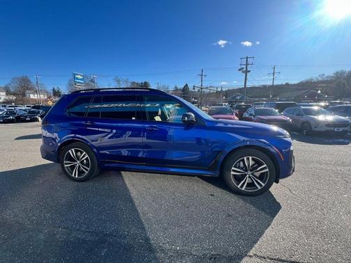 2023 BMW X7 M60i