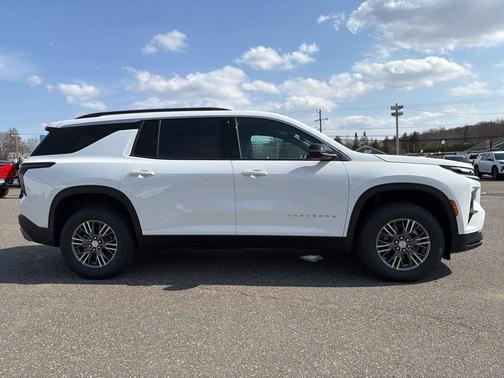 Summit White 2026 Chevrolet Traverse LT