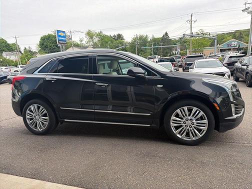 Stellar Black Metallic 2018 Cadillac XT5 Luxury
