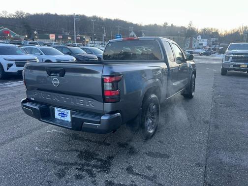 2025 Nissan Frontier SV