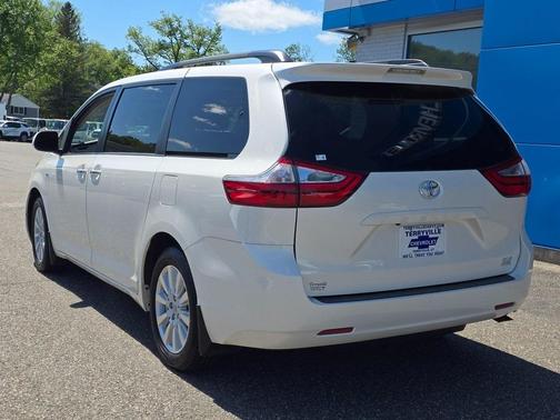 2017 Toyota Sienna XLE