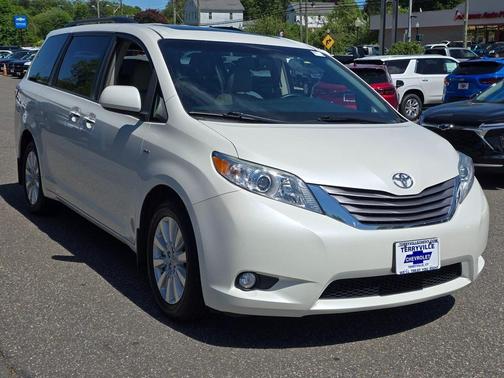 2017 Toyota Sienna XLE