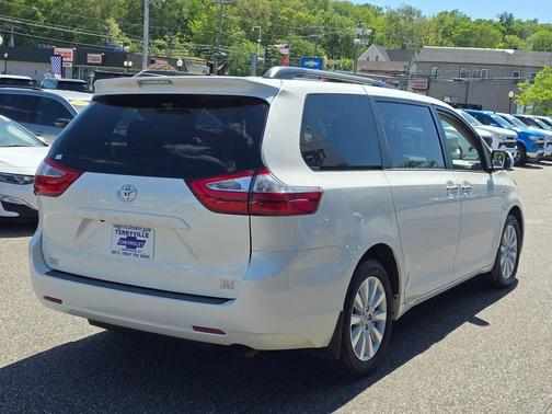 2017 Toyota Sienna XLE