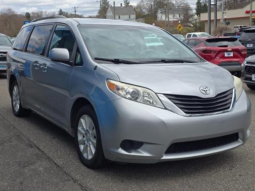 2011 Toyota Sienna LE