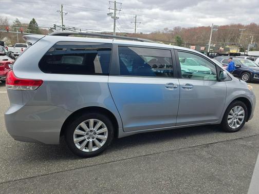 2011 Toyota Sienna LE