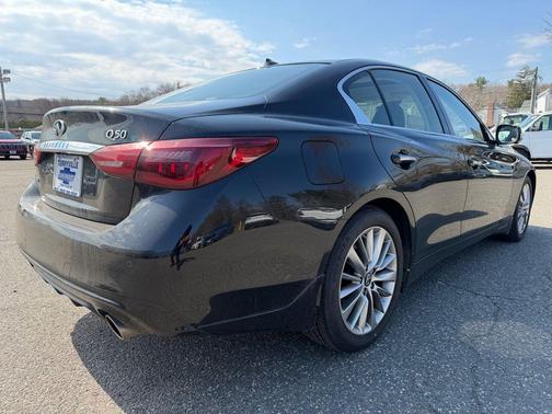 2023 INFINITI Q50 LUXE