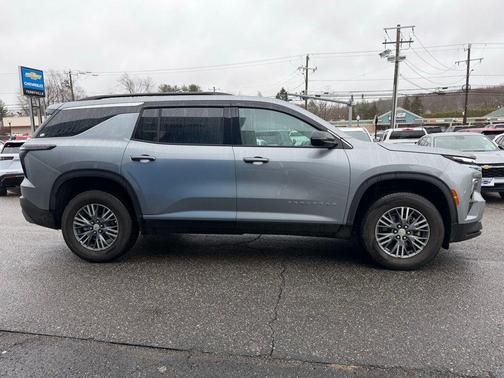 Sterling Gray Metallic 2025 Chevrolet Traverse LT