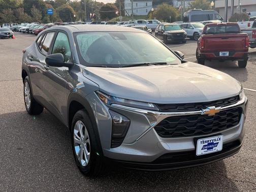 2025 Chevrolet Trax LS