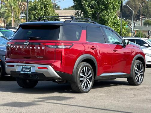 2023 Nissan Pathfinder Platinum