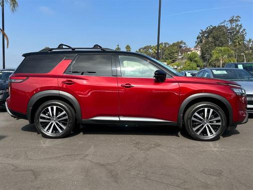 2023 Nissan Pathfinder Platinum