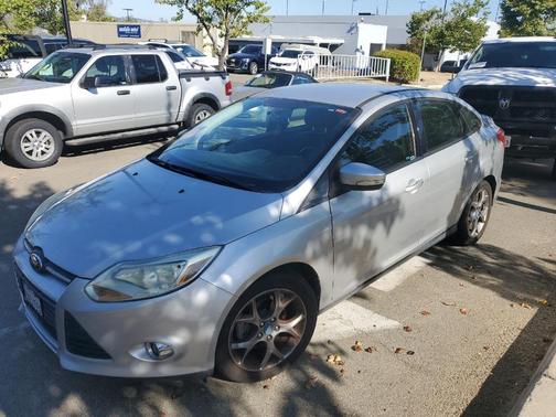 Ingot Silver Metallic 2013 Ford Focus SE
