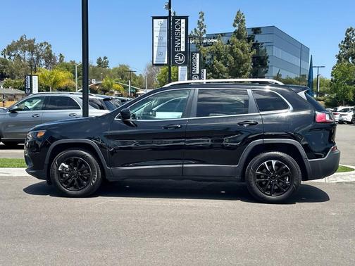 Diamond Black 2019 Jeep Cherokee Latitude