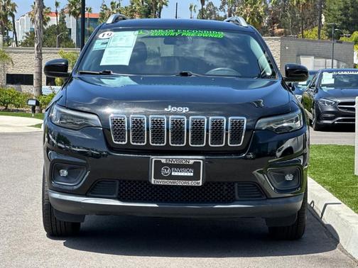Diamond Black 2019 Jeep Cherokee Latitude