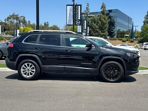 Diamond Black 2019 Jeep Cherokee Latitude