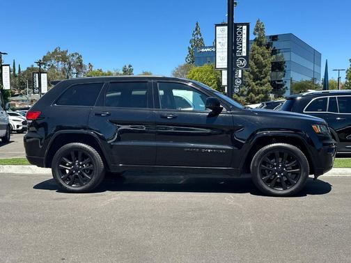 Diamond Black 2018 Jeep Grand Cherokee Altitude