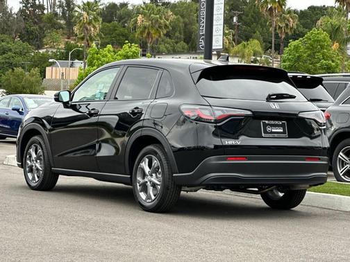 Crystal Black Pearl 2026 Honda HR-V LX