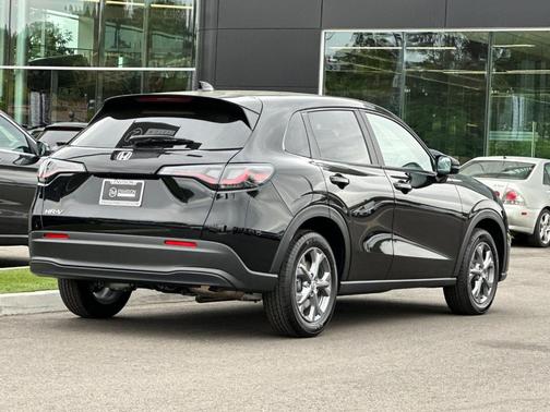 Crystal Black Pearl 2026 Honda HR-V LX