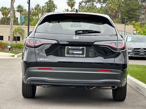 Crystal Black Pearl 2026 Honda HR-V LX