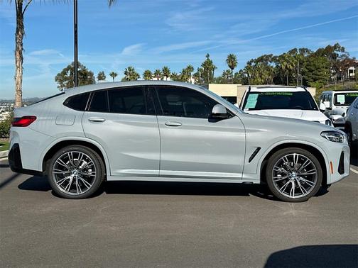 2023 BMW X4 xDrive30i