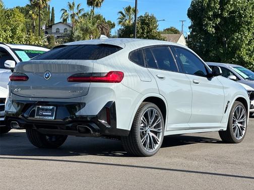 2023 BMW X4 xDrive30i