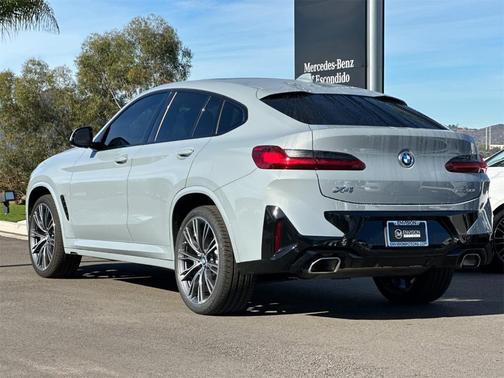 2023 BMW X4 xDrive30i