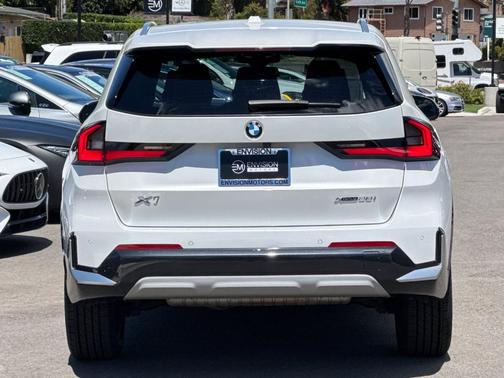 Mineral White Metallic 2023 BMW X1 xDrive28i