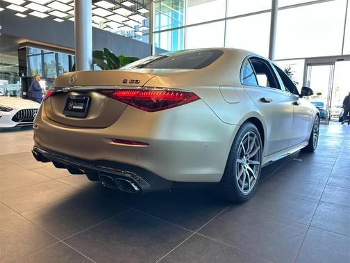2025 Mercedes-Benz AMG S 63 E Base