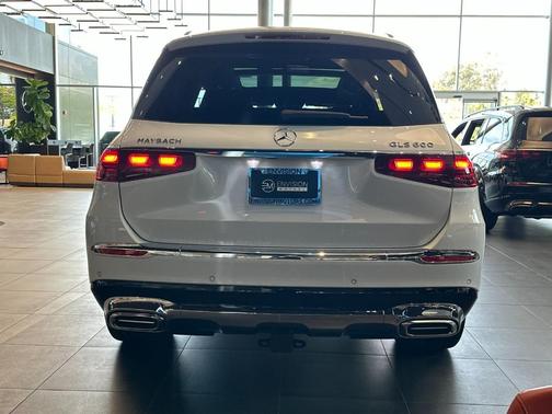 Moon 2026 Mercedes-Benz Maybach GLS 600 4MATIC