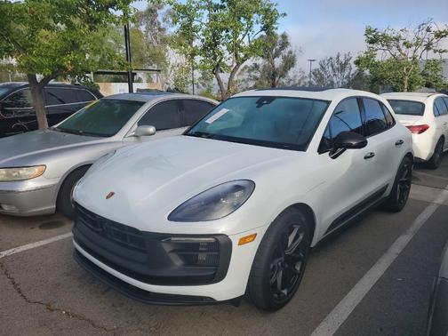Carrara White Metallic 2025 Porsche Macan GTS
