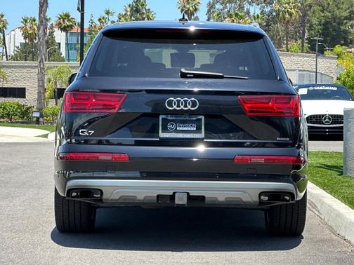 Orca Black Metallic 2019 Audi Q7 55 Prestige