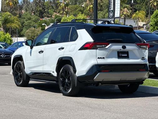 Wind Chill Pearl / Midnight Black Metallic 2024 Toyota RAV4 Hybrid XSE