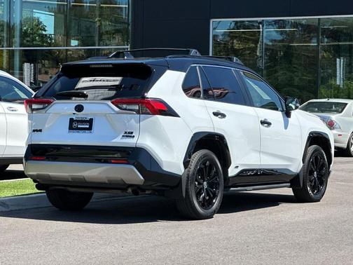 Wind Chill Pearl / Midnight Black Metallic 2024 Toyota RAV4 Hybrid XSE