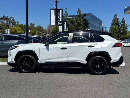 Wind Chill Pearl / Midnight Black Metallic 2024 Toyota RAV4 Hybrid XSE