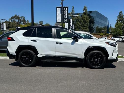 Wind Chill Pearl / Midnight Black Metallic 2024 Toyota RAV4 Hybrid XSE